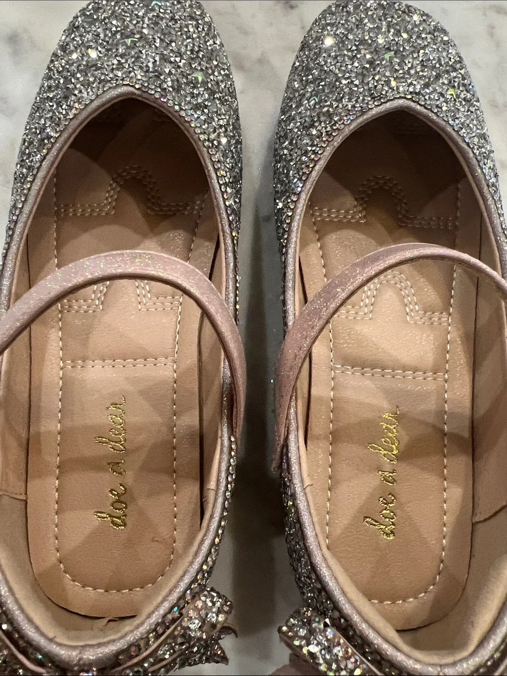 Doe a Dear Girls' Silver Glitter Mary Jane Shoes with Pink strap. Size 1.5/33
